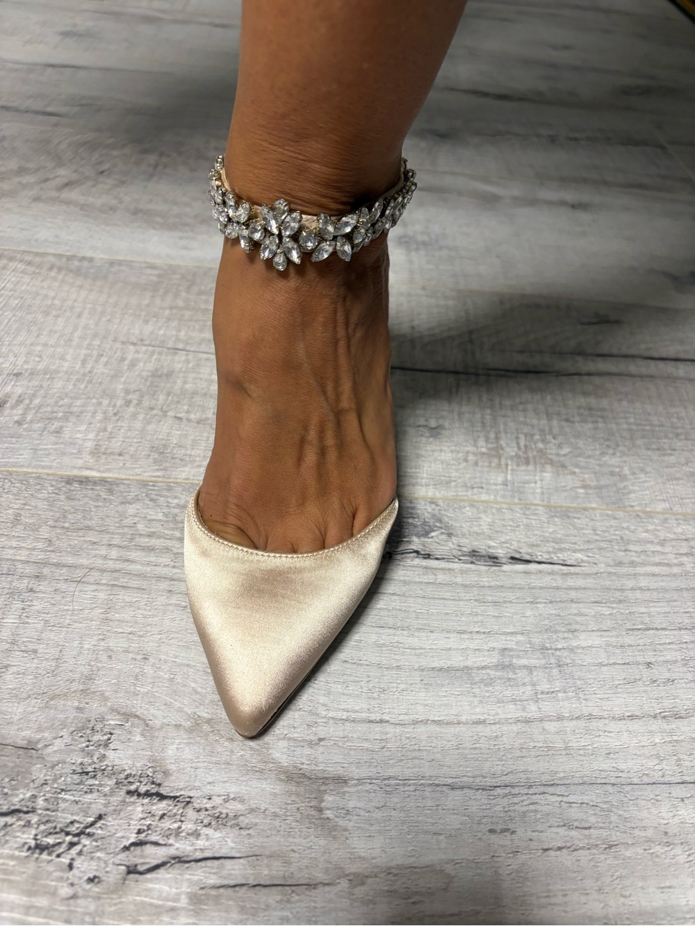 Badgley Mishka Elegant Women's Pointed Satin Pump in Champagne
